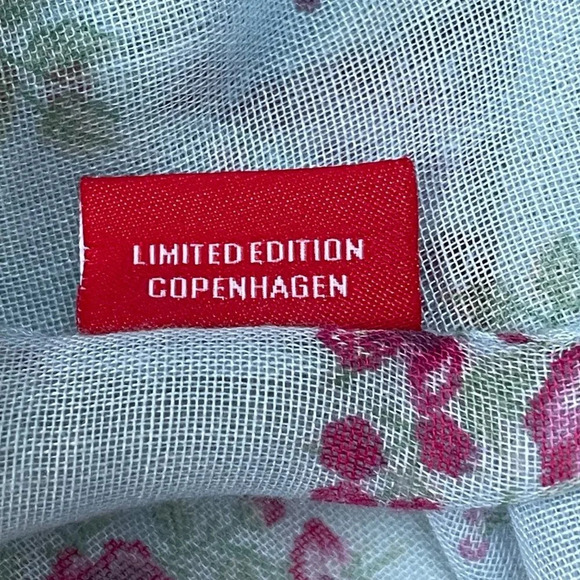 Uniqlo Green Gate Limited Edition Blue & Pink Floral Cottagecore Rectangle Scarf - Picture 5 of 11